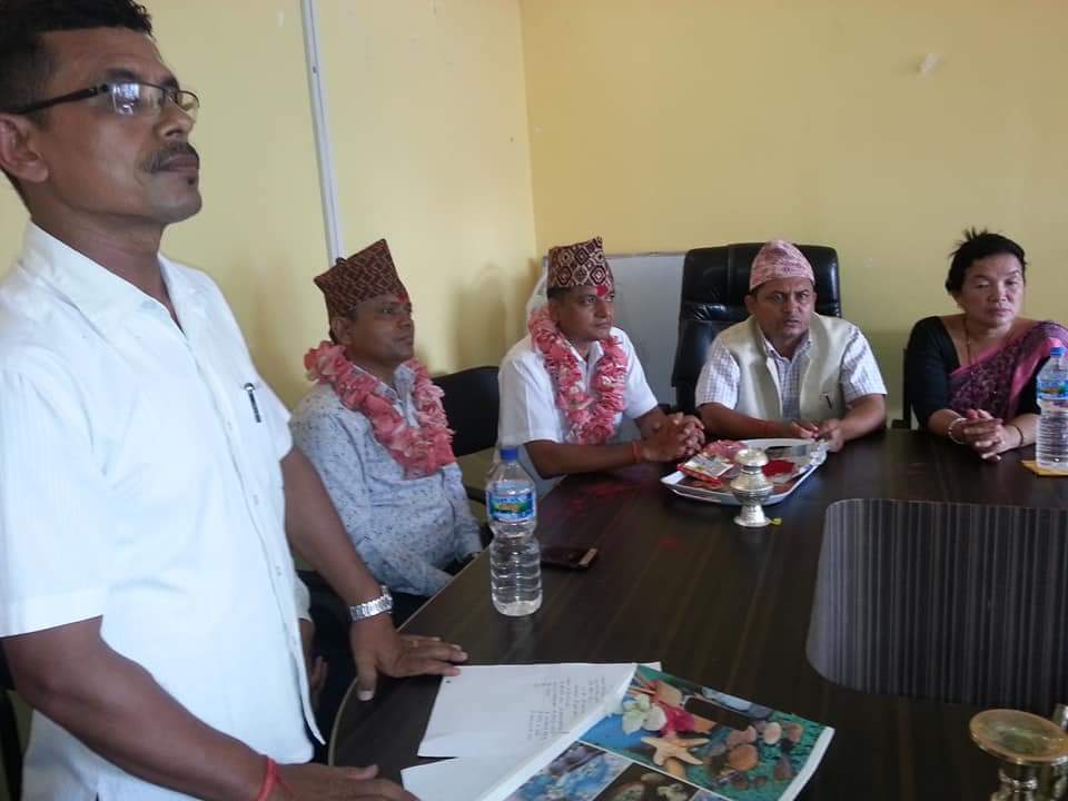 केराबारी गाउँपालिकामा नयाँ प्रशासकीय अधिकृत, आउने-जाने दुवैलाई स्वागत र सम्मान