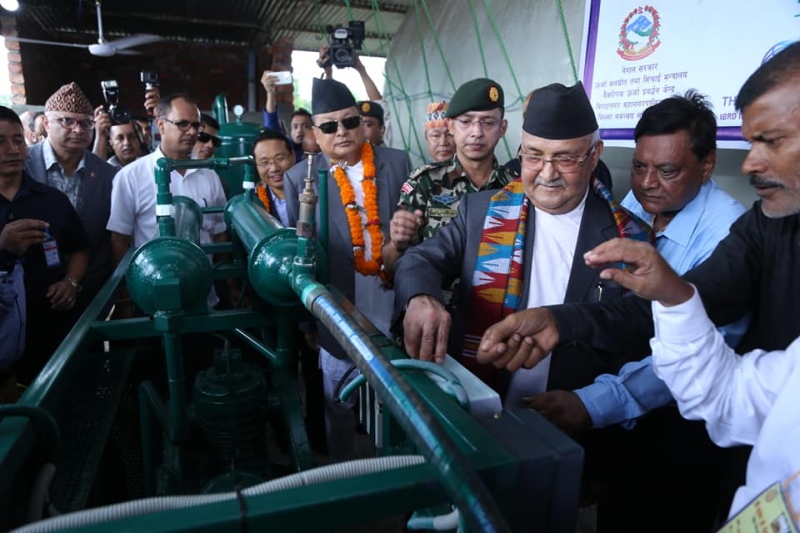 ओलीले भनेको सांच्चै रहेछ, बिराटनगरमा सयवटा  घरका चुला चुलामा पुग्यो बायोग्यास