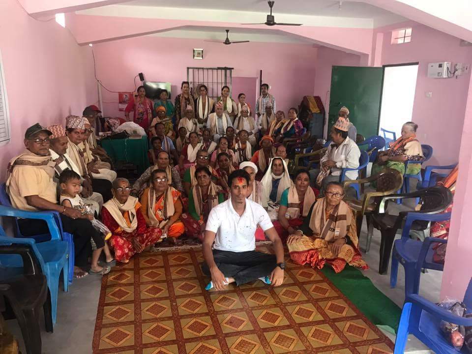 जेष्ठ नागरिकहरुलाइ सम्मान गर्दै ३१ औं जन्मदिन मनाए बेलबारीका युवा डा. प्रवास थापाले