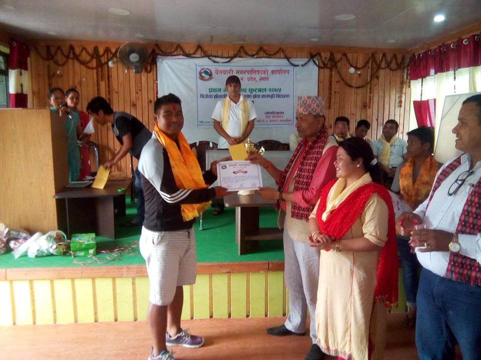 नगरपालिकाद्वारा मेयरकपका बिजेता खेलाडीरुहलाई सम्मान 