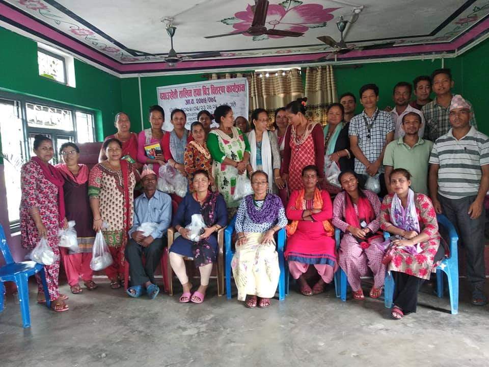 लालभित्तिमा च्याउखेति सम्वन्धी तालिम तथा बीउ वितरण कार्यक्रम संचालन