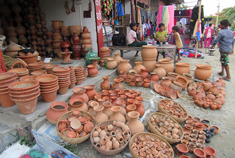 तिहार र छठ पर्वले गर्दा ह्वात्तै बढ्यो माटोका भाँडाकाे ब्यापार, कुमालेहरु उत्साहित