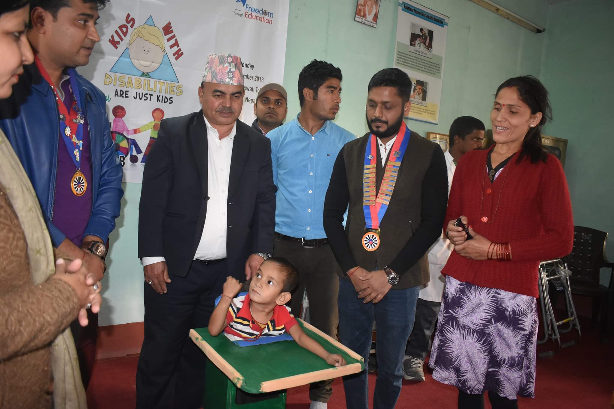 सहायक सामग्री वितरण गरेर सिवि अार बिराटनगरले मनायाे विश्व अपाङ्गता दिवश 
