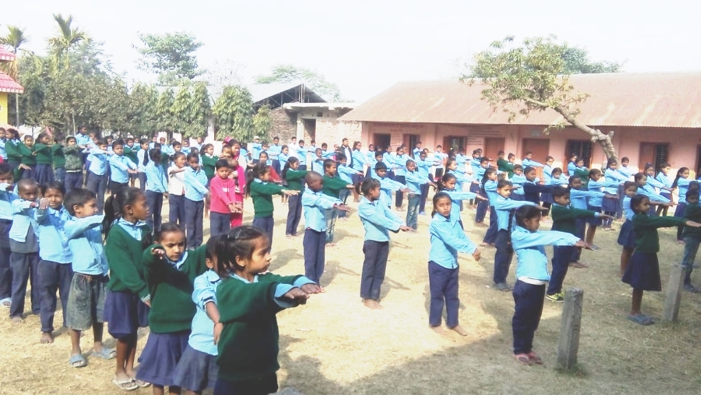 मोरङको एक स्कुल, जहाँ ढिलो आउने शिक्षकलाइ विद्यार्थीले गेटबाटै फर्काइदिन्छन्