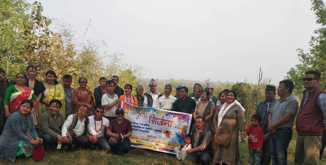 बेलबारीमा स्रष्टाहरुले मनाए सिर्जनात्मक हाेली : डेढ दर्जनजति रचना वाचन