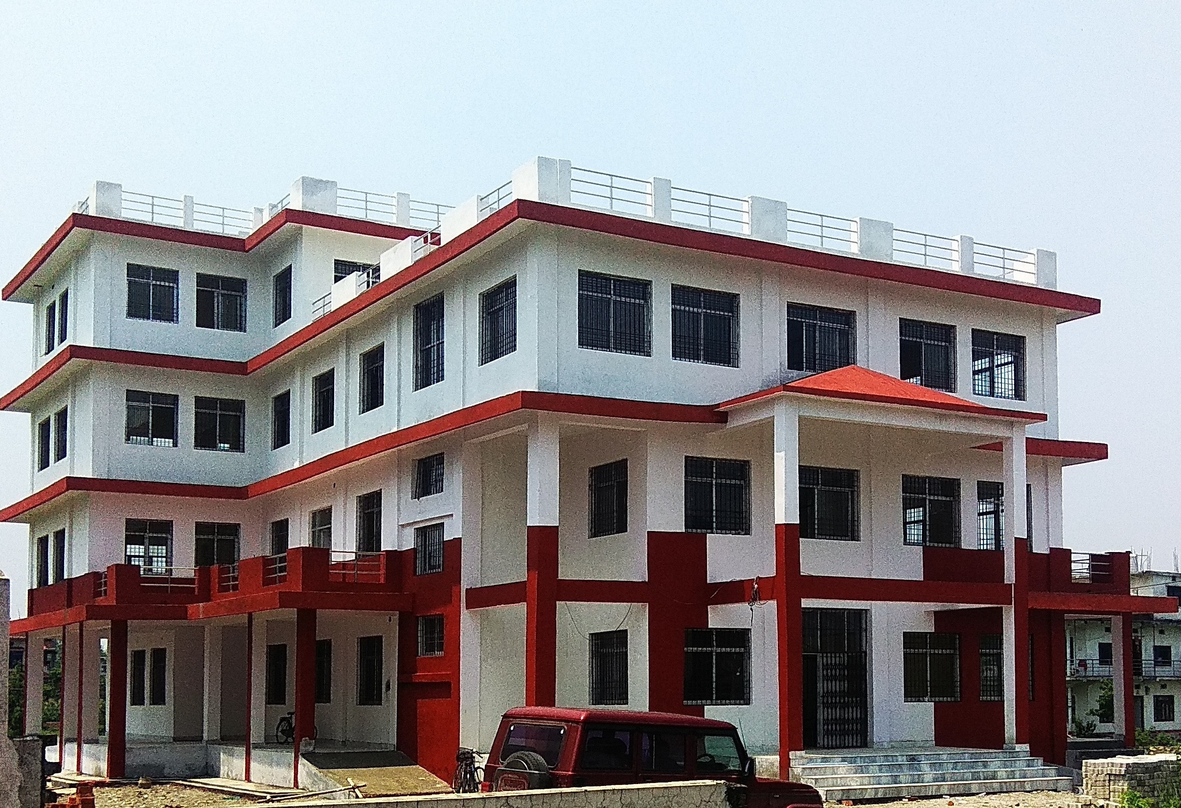 पाँच बर्षमा बल्ल बन्यो दुई बर्षमा तयार हुनुपर्ने मालपोत कार्यालय बेलबारीको भवन