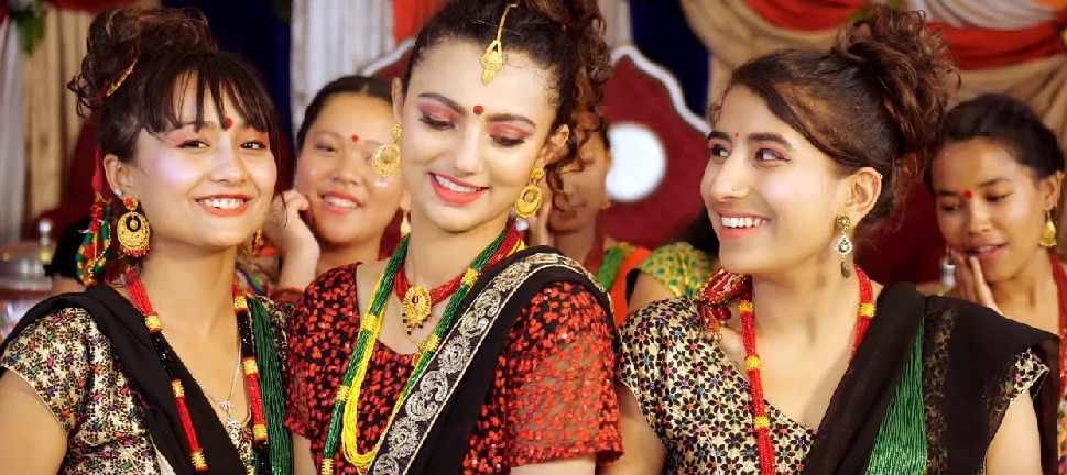 तारा अधिकारीको तीज गीत आउ संगी सार्वजनिक 