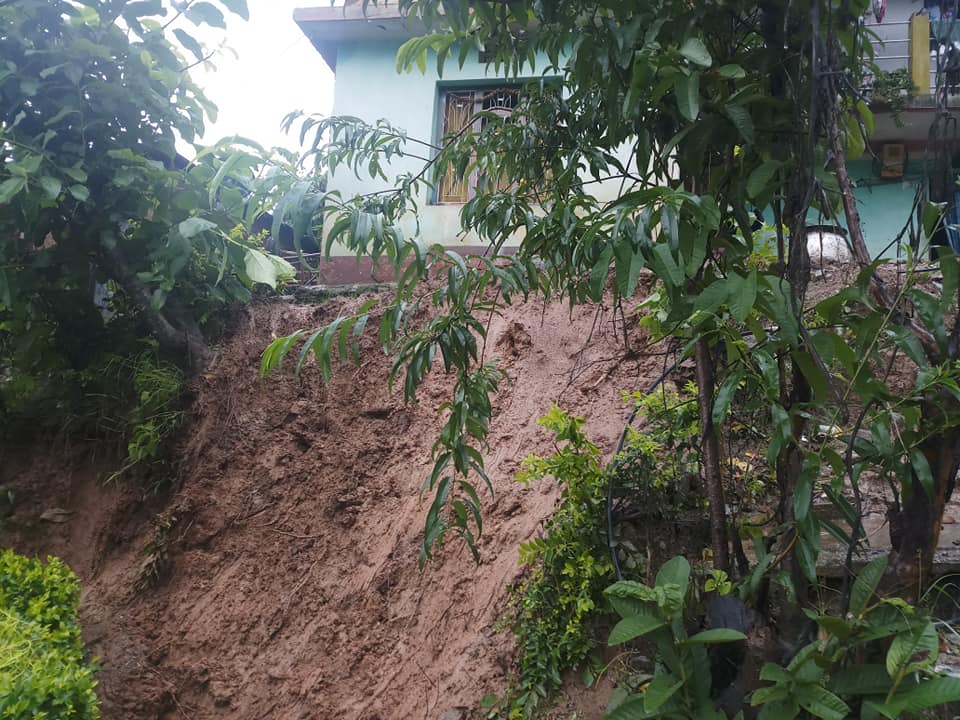 बाढी पहिरोले आक्रान्त बन्यो धनकुटा पनि, पिडितलाई तत्काल राहत दिन कांग्रेसको माग