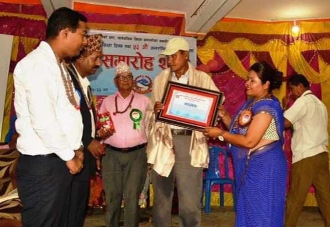 छोराछोरीलाई सामुदायिक बिद्यालयमै पढाउने बेलबारीका शिक्षक तथा कर्मचारीहरु सम्मानित