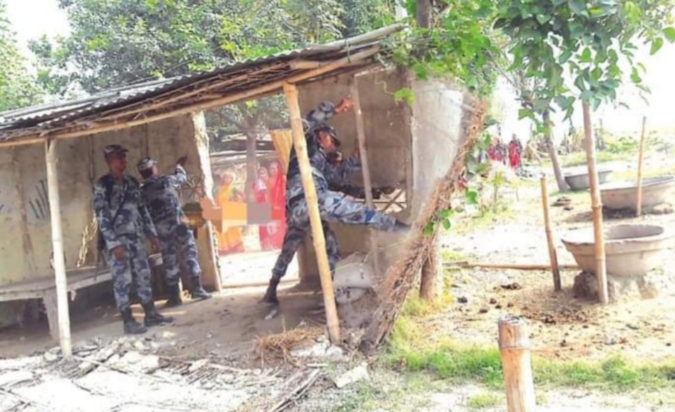 सशस्त्र प्रहरीले सुनसरीमा भत्कायो दसगजा क्षेत्रमा बनाइएका घर–टहरा