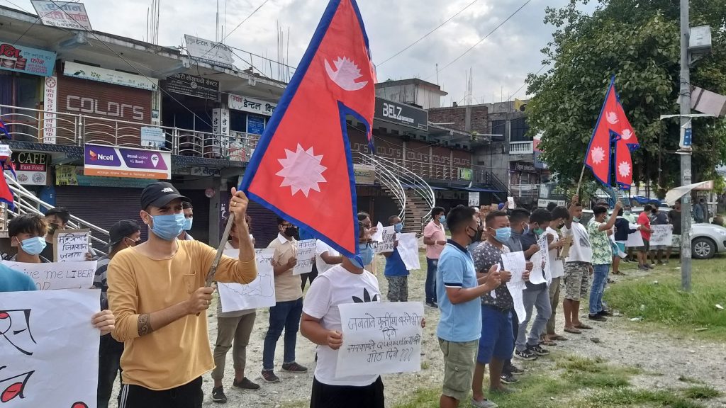 लकडाउनको समयमा सरकार छैन कि क्याहो ! भन्दै बेलबारीमा युवाहरुको मौन जुलुस