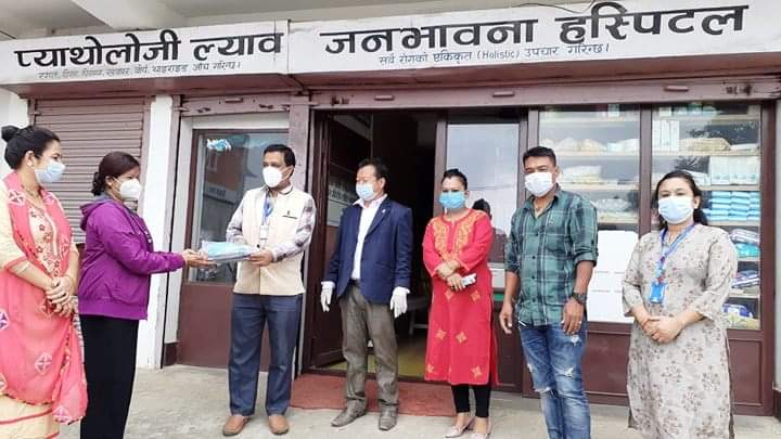 धनकुटाका स्वास्थ्य संस्थाहरुलाई धनकुटा उद्योग बाणिज्य संघले दियो सुरक्षित स्वास्थ्य सामग्री 