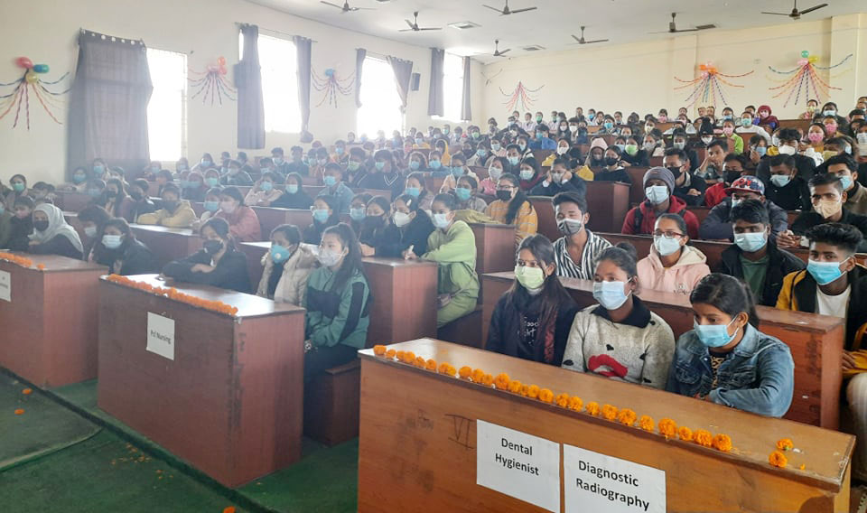 नोबेलमा भर्ना भएका पारामेडिकलका १ सय ८० विद्यार्थीलाई दिइयो अभिमुखीकरण