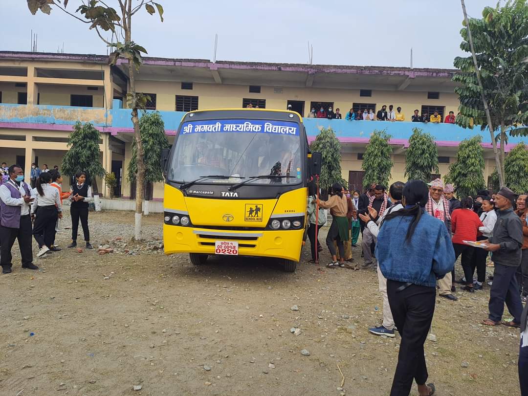 बसमय बन्दै बेलबारीका आधा दर्जन सामुदायिक स्कुल, भगवती माविले पनि किन्यो स्कुलबस