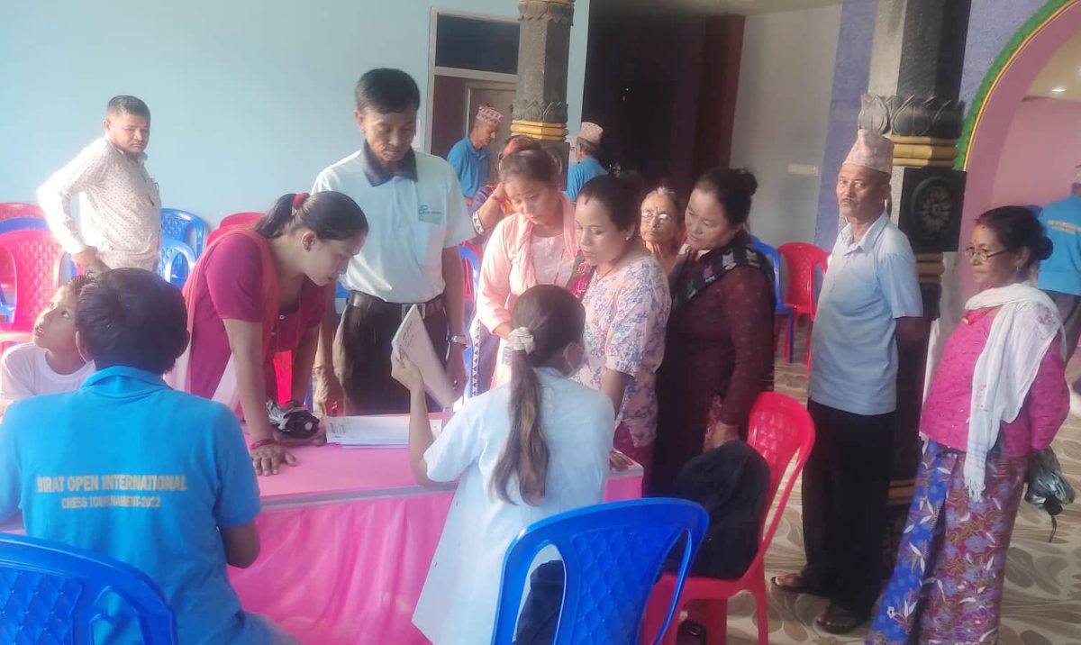 स्त्रीरोगलाइ केन्द्रित गरी बिराटचोकमा नोबेलको स्वास्थ्य शिविर, ७ सय बढी विरामी लाभान्वित