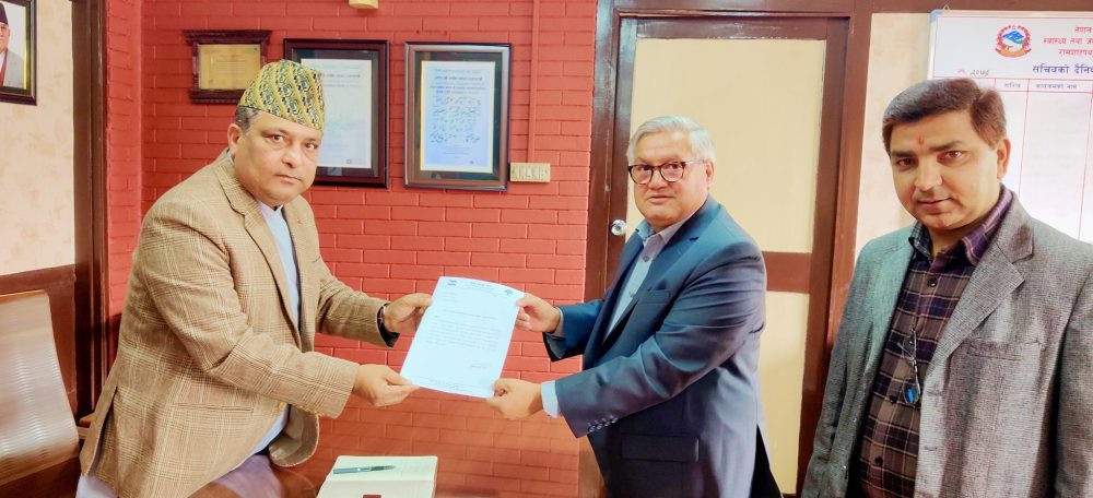 पुर्व मन्त्री थापाको पहलमा धनकुटा अस्पतालमा आए पाँच थान डायलासिस उपकरण
