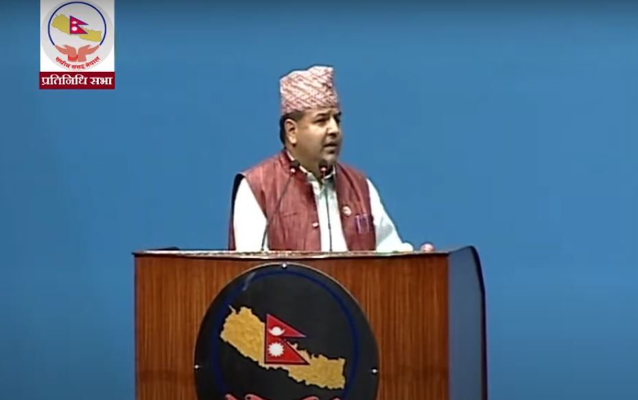 देशलाइ समृद्ध बनाउन डाक्टरको उत्पादन बढाउनुपर्छ भन्दै संसदमा गर्जिए डा. शर्मा 