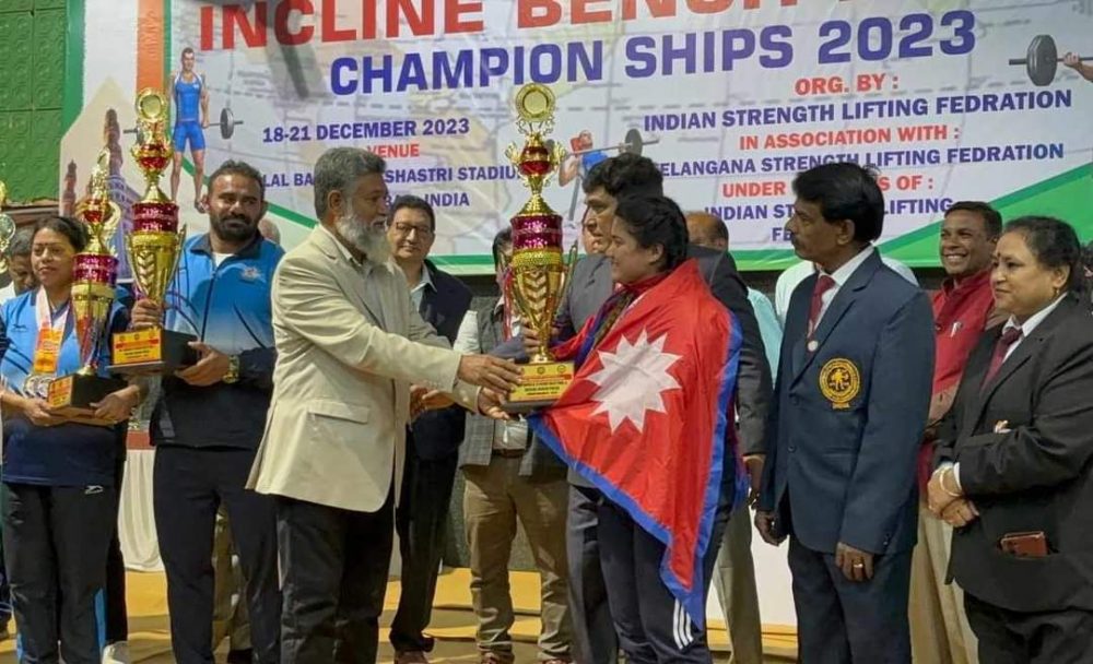 १६ देशलाइ उछिनेर अन्तर्राष्ट्रिय उपाधि जित्दै सलकपुरकी दिपाले राखिन् विश्व रेकर्ड