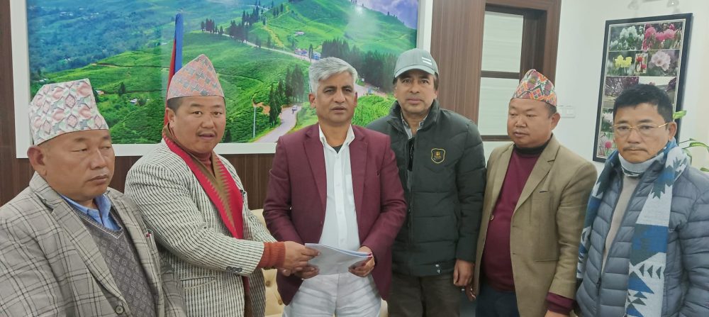 धनकुटामा रहेका सरकारी कार्यालयहरु अन्यत्र नसार्ने मुख्य मन्त्री कार्कीको प्रतिबद्धता 