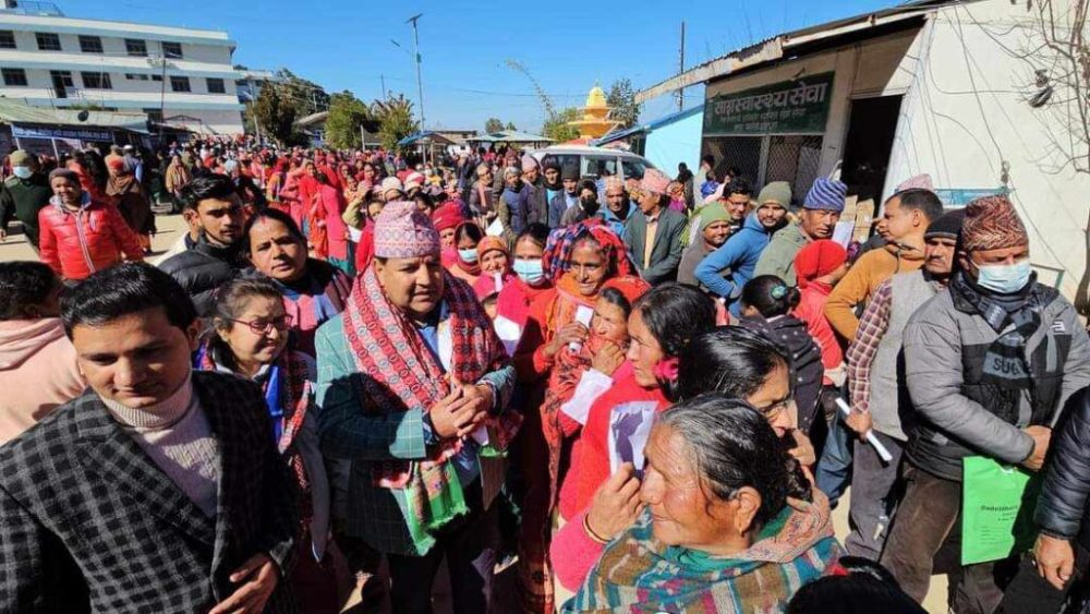 दार्चुला र वैतडीपछि डाक्टरको टीम लिएर डडेल्धुरा पुगे डा. सुनिल शर्मा