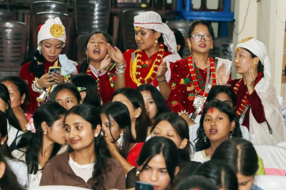 रेडस्टार माविद्वारा कक्षा १२ पास आउट विद्यार्थीलाई सम्मान सहित बधाई 