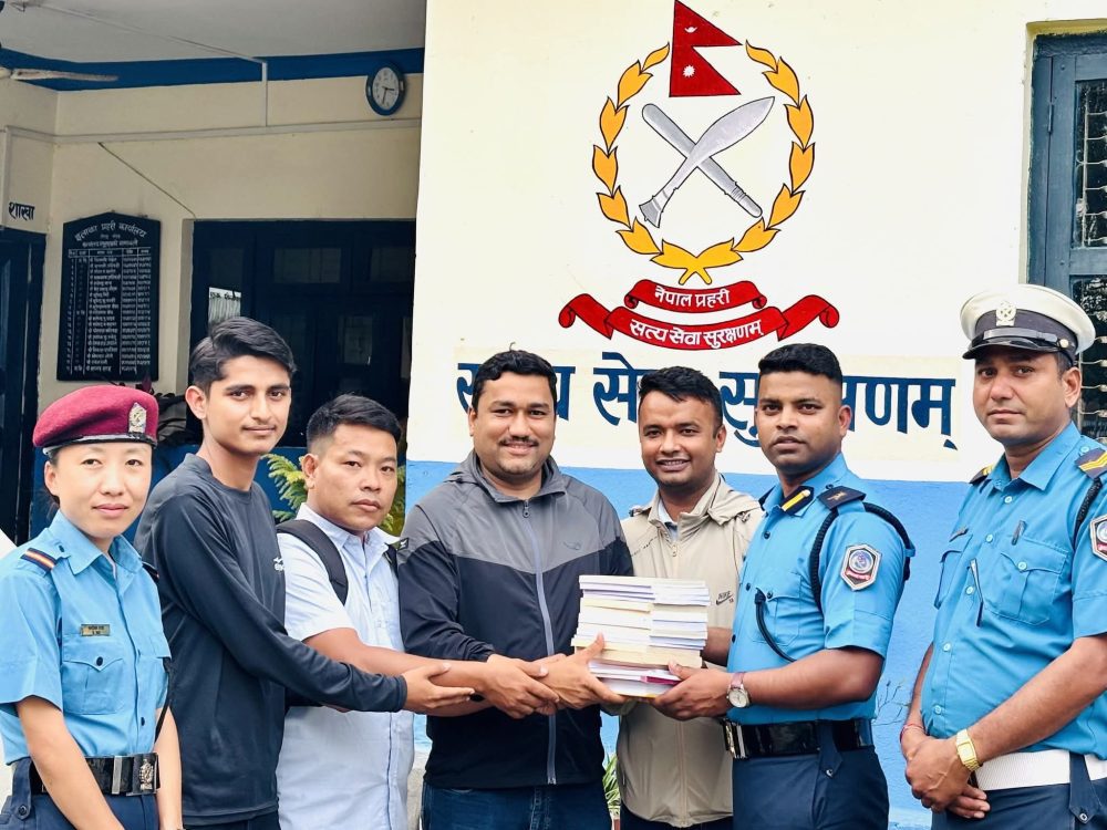 लेटाङमा हिरासत पुस्तकालयका लागि सहयोग जुट्दै