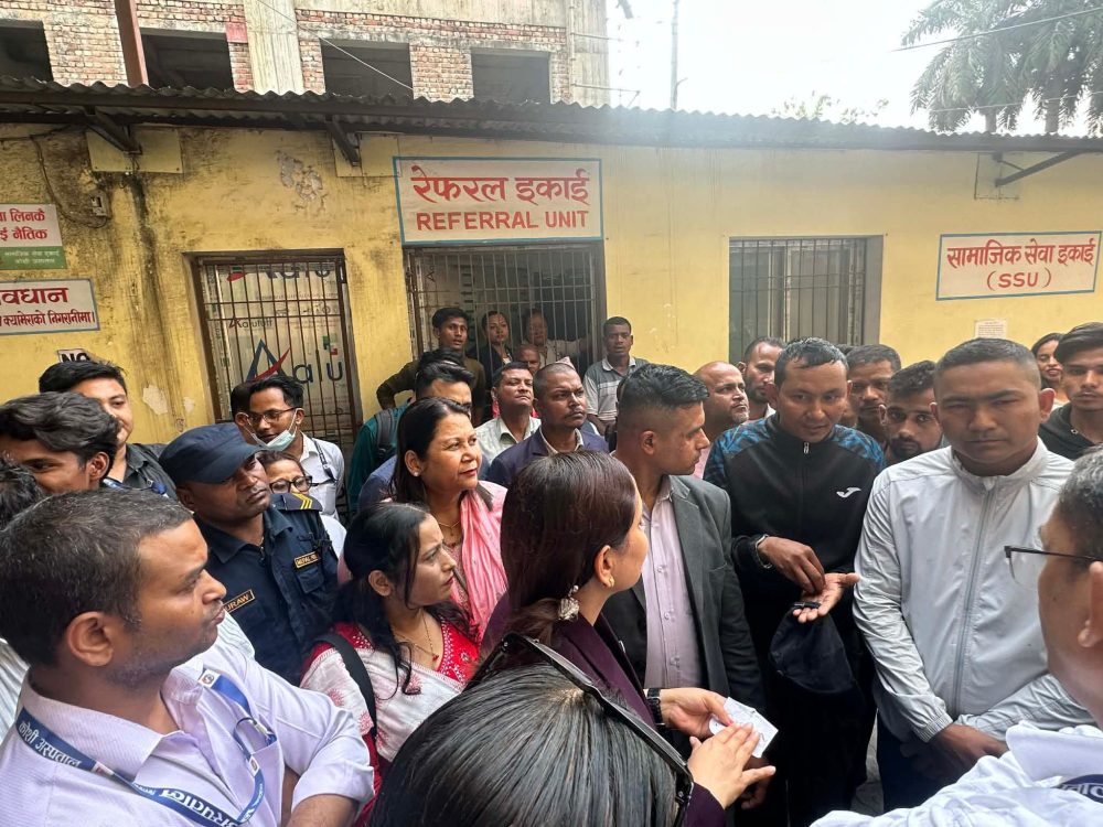 कोशीका बिरामी कुरुवाहरु भन्छन् “यो अस्पतालमा उपचार होइन, व्यापार हुँदो रहेछ